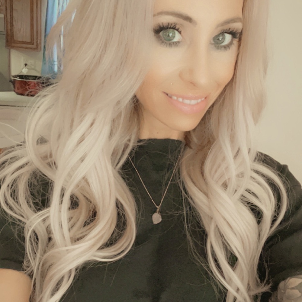 Meet your Posher, Elise